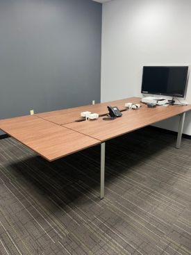 T23422 - Steelcase Frame 1 Table