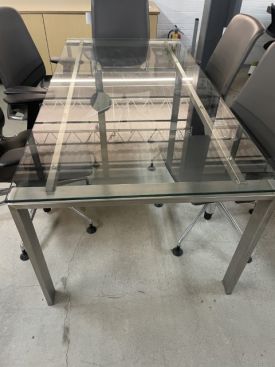 T23443 - 6' Glass Meeting Table